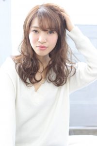 パーマで動きを!結んでも毛先を遊ばせる!