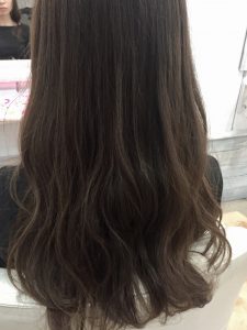 ☆暗めでも透け感を出すと重々しく見えません!