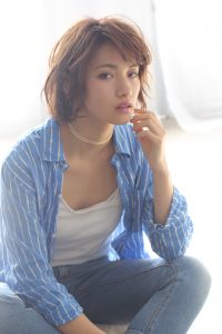 アップバングで大人カジュアルなイメージに♪
