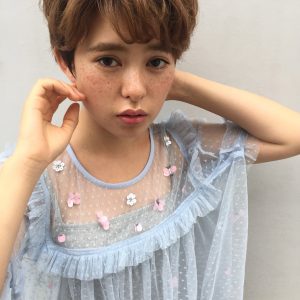 ショートヘアピンクメイクでキュートに♪