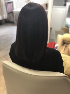☆湿気での広がりうねりはストレートパーマで解決☆