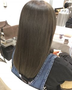 お日様を味方に。。透けるグレージュカラー♪
