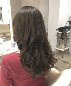 デジタルパーマでアイロンで巻いたような仕上がりへ。。♪