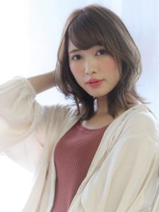 ミディアムレイヤーで可愛くオシャレに♪
